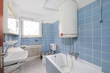 Badezimmer UGder Immobilien: Sanierungsbedürftiges Platzwunder für mehrere Generationen oder Großfamilie! (Foto)