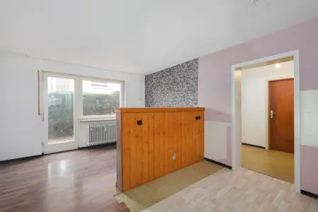 Wohnküche und Vorratsraum UGder Immobilien: Sanierungsbedürftiges Platzwunder für mehrere Generationen oder Großfamilie! (Foto)