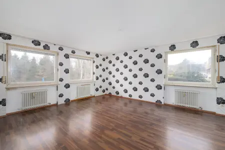 Wohnzimmer UGder Immobilien: Sanierungsbedürftiges Platzwunder für mehrere Generationen oder Großfamilie! (Foto)
