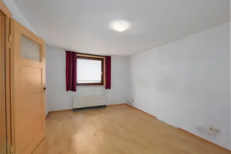 Zimmer EGder Immobilien: Platz für Natur, Ruhe und Gestaltung - Historisches Haus mit viel Potenzial! (Foto)