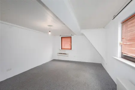 Zimmer DGder Immobilien: Platz für Natur, Ruhe und Gestaltung - Historisches Haus mit viel Potenzial! (Foto)