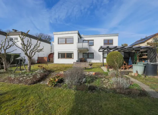 Rückansicht und Garten der Immobilien: Flachdachbungalow in bester Lage! (Foto)