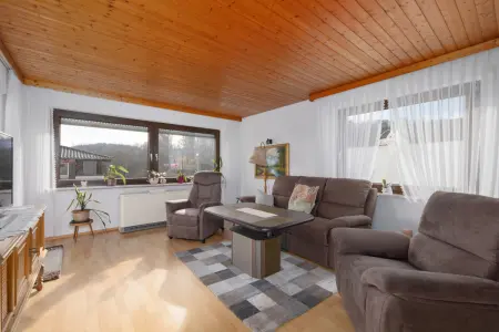 Wohnzimmer EGder Immobilien: Flachdachbungalow in bester Lage! (Foto)