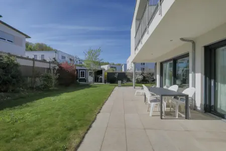 Terrasse und Gartender Immobilien: Exklusives hochwertiges Einfamilienhaus im beliebten Wohngebiet „Cité“ von Baden-Baden (Foto)