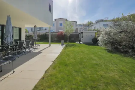 Terrasse und Gartender Immobilien: Exklusives hochwertiges Einfamilienhaus im beliebten Wohngebiet „Cité“ von Baden-Baden (Foto)