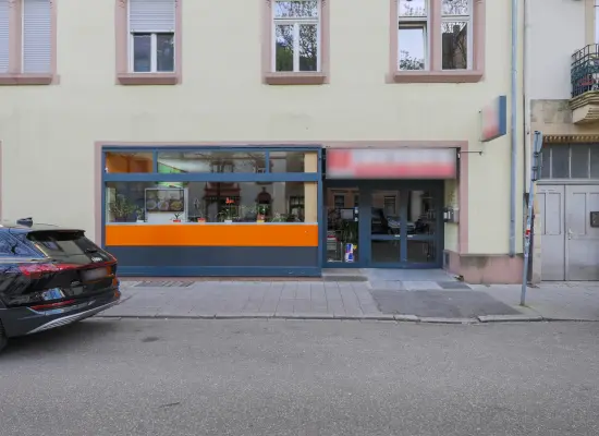 Straßenansichtder Immobilien: Vielseitige Gewerbeeinheit in Toplage der Karlsruher Weststadt (Foto)