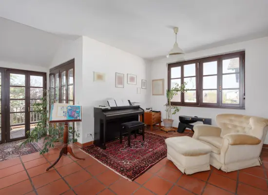 Wohnbereich OG der Immobilie: Wohnen wie im eigenen Haus – Ihre Maisonette mit großem Garten (Foto)