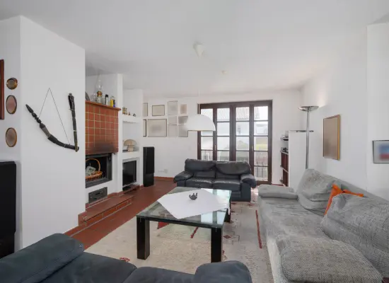 Wohnbereich OG der Immobilie: Wohnen wie im eigenen Haus – Ihre Maisonette mit großem Garten (Foto)