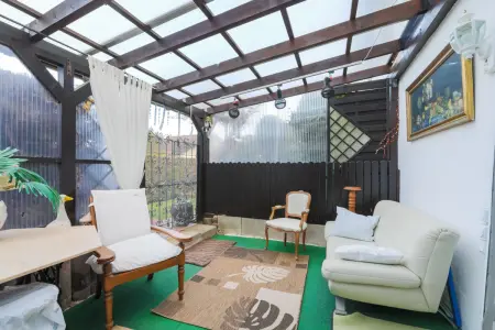 Überdachte Terrasse UGder Immobilien: Familienschatz Hideaway + ca. 55 m² Einliegerwohnung! (Foto)