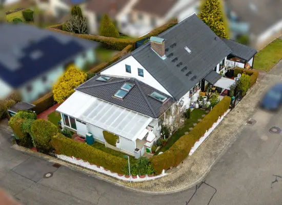 Luftansichtder Immobilien: Familienschatz Hideaway + ca. 55 m² Einliegerwohnung! (Foto)