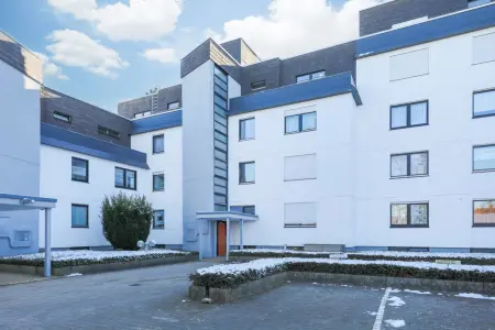 Außenansichtder Immobilien: 2-Zi.-ETW in ruhiger Lage - MIT VIEL GRÜN DRUM HERUM! (Foto)