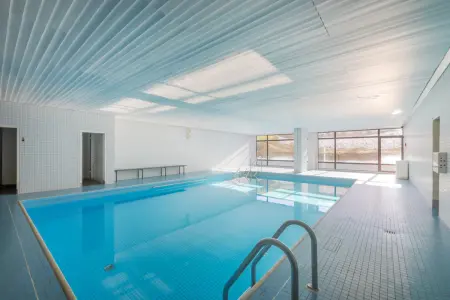 Gemeinschaftliches Schwimmbadder Immobilien: 2-Zi.-ETW in ruhiger Lage - MIT VIEL GRÜN DRUM HERUM! (Foto)