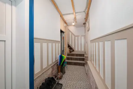 Hausflur und Treppenhaus EGder Immobilien: Kapitalanleger aufgepasst: Jetzt zugreifen! (Foto)