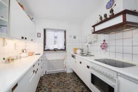 Küche EG der Immobilie: Familienfreundliches Zuhause mit tollem Ausblick, Stellplatz, Balkon und Terrasse! (Foto)