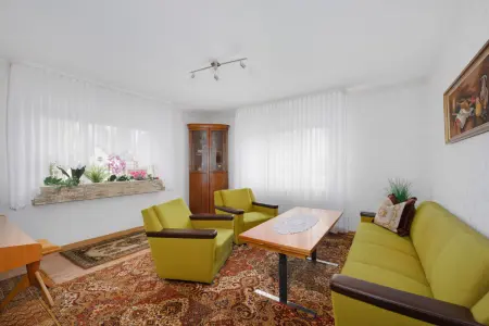 Wohnzimmer EGder Immobilien: Ein Zuhause für Herz und Familie – mit Garten, Charme und viel Platz zum Leben! (Foto)