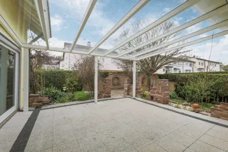 Terrasse der Immobilie: Großzügiges Einfamilienhaus in ruhiger Lage (Foto)