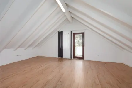 Schlafzimmer DG der Immobilie: Großzügiges Einfamilienhaus in ruhiger Lage (Foto)