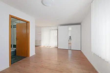 Schlafzimmer EG der Immobilie: Großzügiges Einfamilienhaus in ruhiger Lage (Foto)