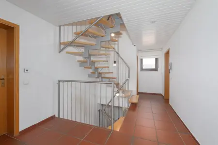 Treppenhaus EG der Immobilie: Großzügiges Einfamilienhaus in ruhiger Lage (Foto)