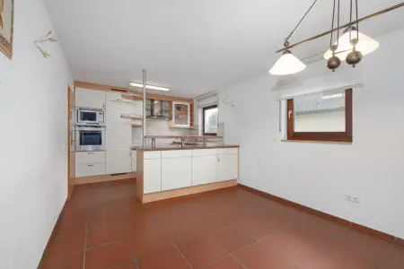 Küche EG der Immobilie: Großzügiges Einfamilienhaus in ruhiger Lage (Foto)