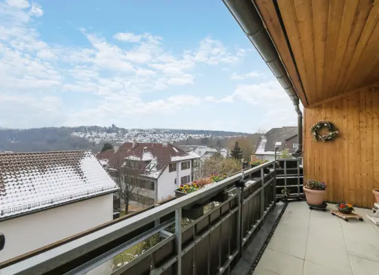 Balkonder Immobilien: Ruhe und Aussicht garantiert!
Stilvolle 3,5-Zimmer-DG-Wohnung mit Kamin und Garage! (Foto)