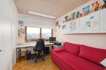 Büroder Immobilien: Ruhe und Aussicht garantiert!
Stilvolle 3,5-Zimmer-DG-Wohnung mit Kamin und Garage! (Foto)