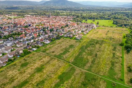 ansicht Neubaugebiet der Immobilie: Doppelhaus oder Einfamilienhaus? Hier findet Ihr Wohntraum einen Platz. (Titelbild)