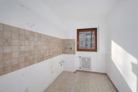 Kücheder Immobilien: Freundliche 2-Zi-Whg. mit Balkon u. Garage in Neuenbürg zu verkaufen! (Foto)
