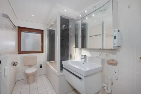 Badezimmerder Immobilien: Freundliche 2-Zi-Whg. mit Balkon u. Garage in Neuenbürg zu verkaufen! (Foto)