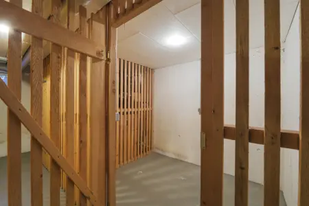 Kellerder Immobilien: Freundliche 2-Zi-Whg. mit Balkon u. Garage in Neuenbürg zu verkaufen! (Foto)