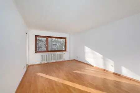 Wohnzimmerder Immobilien: Freundliche 2-Zi-Whg. mit Balkon u. Garage in Neuenbürg zu verkaufen! (Foto)