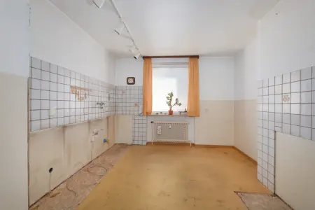 Küche der Immobilie: Ihre Kapitalanlage in gefragter Lage!
4-Zimmerwohnung mit Tiefgaragenstellplatz-Ideal für Studenten! (Foto)