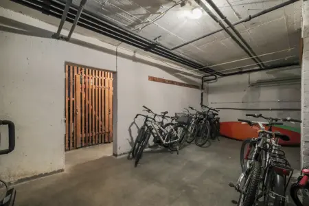 Fahrradkeller und Kellerräume der Immobilie: Ihre Kapitalanlage in gefragter Lage!
4-Zimmerwohnung mit Tiefgaragenstellplatz-Ideal für Studenten! (Foto)