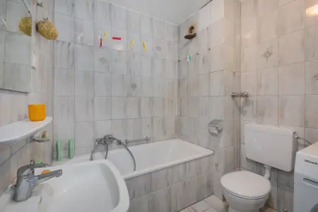 Badezimmer der Immobilie: Ihre Kapitalanlage in gefragter Lage!
4-Zimmerwohnung mit Tiefgaragenstellplatz-Ideal für Studenten! (Foto)