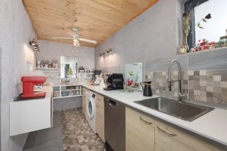 Küche 1der Immobilien: Wo der Hahn kräht und das Herz lacht: Familienhaus mit Hof und Charme! (Foto)