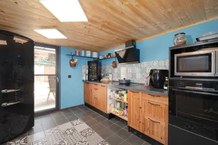 Küche 2der Immobilien: Wo der Hahn kräht und das Herz lacht: Familienhaus mit Hof und Charme! (Foto)