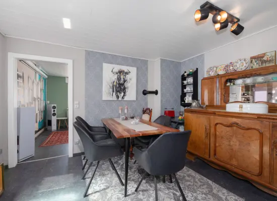 Esszimmer 1der Immobilien: Wo der Hahn kräht und das Herz lacht: Familienhaus mit Hof und Charme! (Foto_gross)