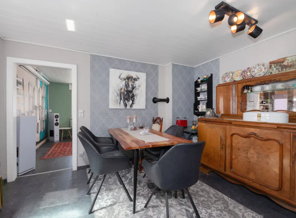 Esszimmer der Immobilie: Wo der Hahn kräht und das Herz lacht: Charmantes Bauernhaus für die ganze Familie! (Titelbild)