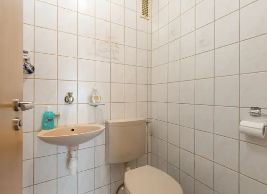 separates WCder Immobilien: Seniorengerechte und sehr gepflegte 3-Zimmerwohnung mit Balkon und Stellplatz! (Foto)