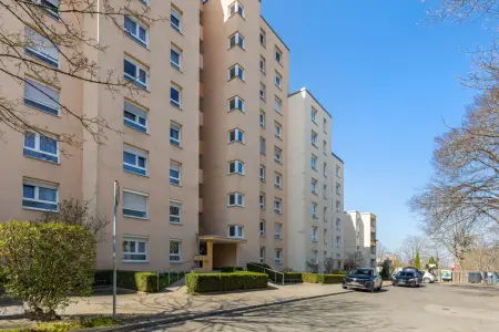 Tilsiter Str. der Immobilien: Seniorengerechte und sehr gepflegte 3-Zimmerwohnung mit Balkon und Stellplatz! (Foto)