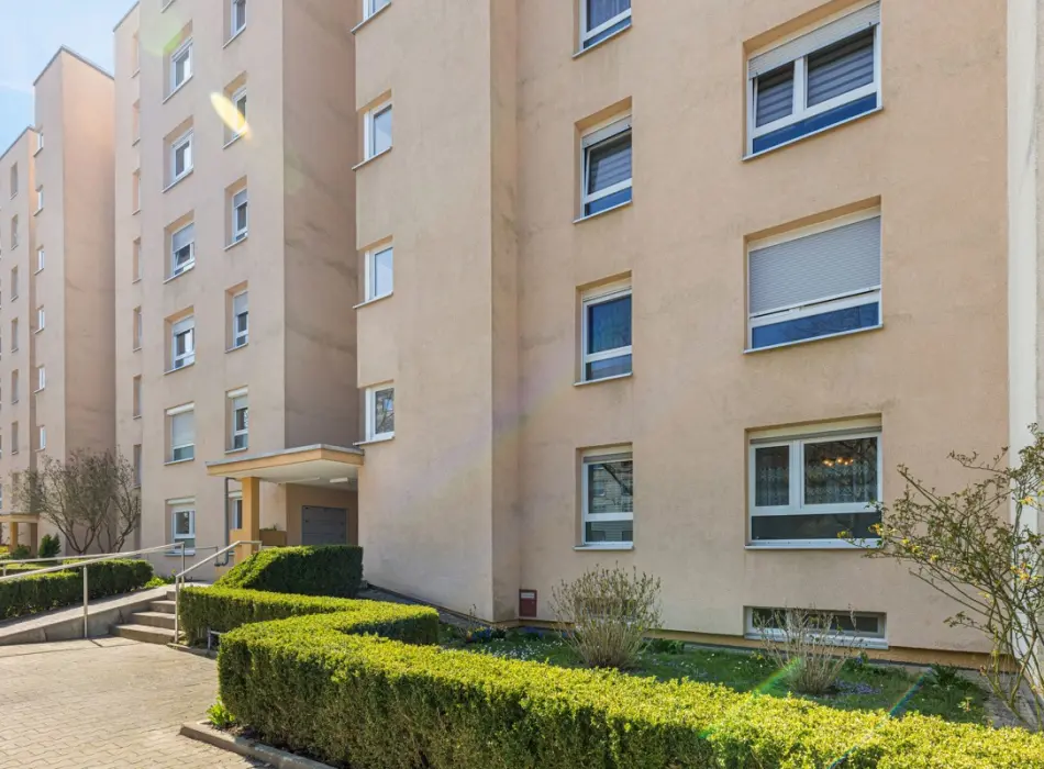 Tilsiter Str. der Immobilien: Seniorengerechte und sehr gepflegte 3-Zimmerwohnung mit Balkon und Stellplatz! (Titelbild)