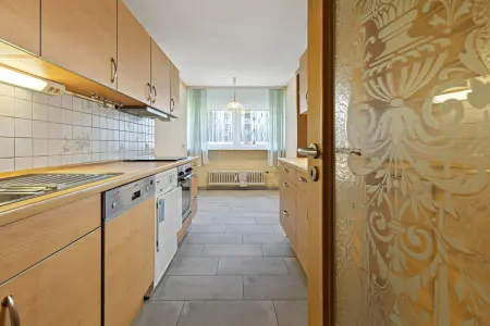 Kücheder Immobilien: Seniorengerechte und sehr gepflegte 3-Zimmerwohnung mit Balkon und Stellplatz! (Foto)