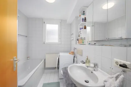 Badezimmerder Immobilien: Top-Lage! Sonnige 3-Zimmer-ETW mit tollem Balkon und Garage auf Erbbaugrundstück! (Foto)