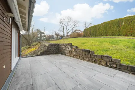 Terrasse OG der Immobilie: Charmantes 2-Familienhaus in Remchingen-Wilferdingen (Foto)