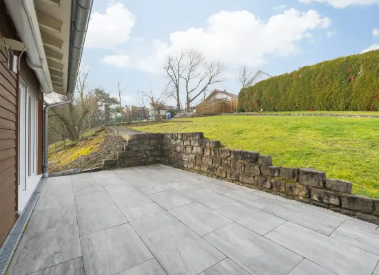 Terrasse OGder Immobilien: Charmantes 2-Familienhaus in Remchingen-Wilferdingen (Foto)
