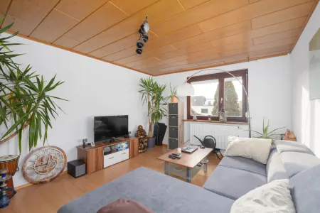 Wohnzimmer EGder Immobilien: Charmantes 2-Familienhaus in Remchingen-Wilferdingen (Foto)