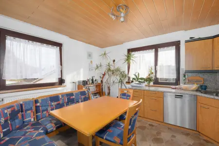 Küche EGder Immobilien: Charmantes 2-Familienhaus in Remchingen-Wilferdingen (Foto)