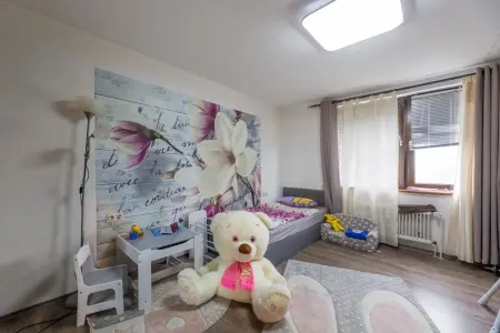 Kinderzimmerder Immobilien: Großzügige und gepflegte 3,5-Zi-Whg auf dem Sonnenhof mit Balkon - ideal für Alt und Jung! (Foto)