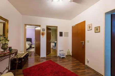 Flurder Immobilien: Großzügige und gepflegte 3,5-Zi-Whg auf dem Sonnenhof mit Balkon - ideal für Alt und Jung! (Foto)