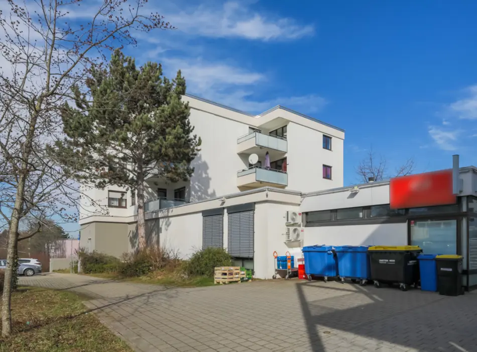 Straßenansichtder Immobilien: Großzügige und gepflegte 3,5-Zi-Whg auf dem Sonnenhof mit Balkon - ideal für Alt und Jung! (Titelbild)